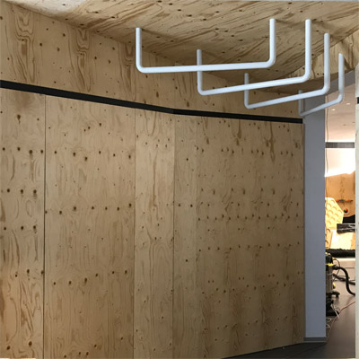 Beleuchtete Silhouette als Wandverkleidung mit integriertem Bildschirm Spieltisch Panorama, Spielinsel, Klimmzugstangen