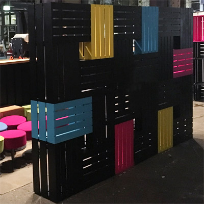 Regal aus Kisten Weinkisten lackiert