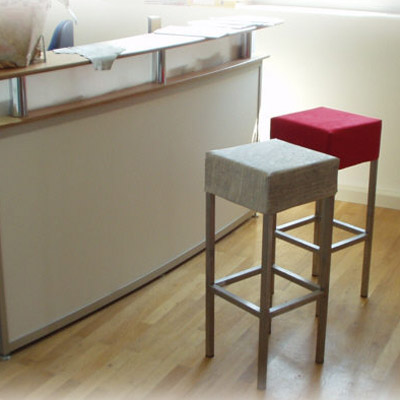 Thekenstuhl Birte Stoffpolster verschiedene Farben