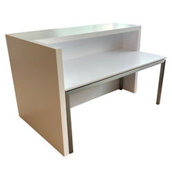 Empfangstheke mit Bürotisch Willkommen beleuchtet