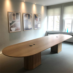 XXL Konferenztisch Kabeltank Eiche mit Wandverkleidung